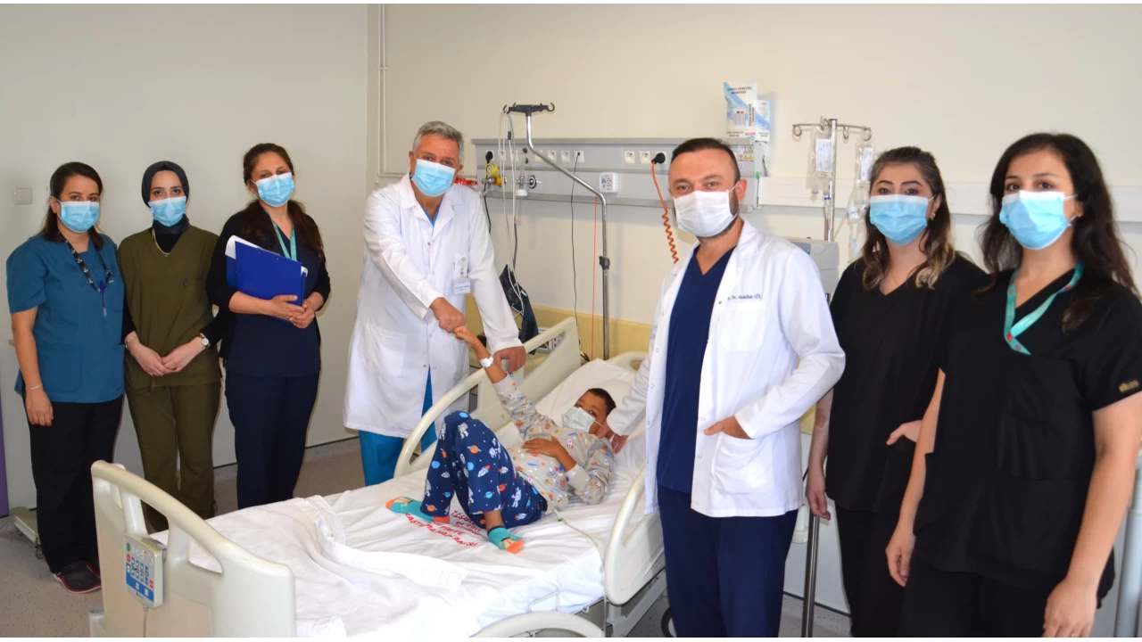 Babasının böbreği oğluna umut oldu