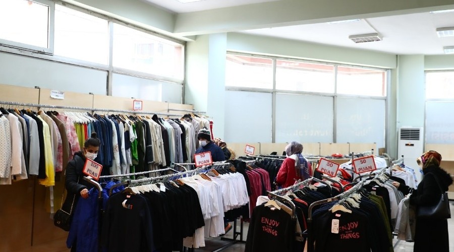 Bağcılar Belediyesinden bin 500 aileye kışlık giyim desteği