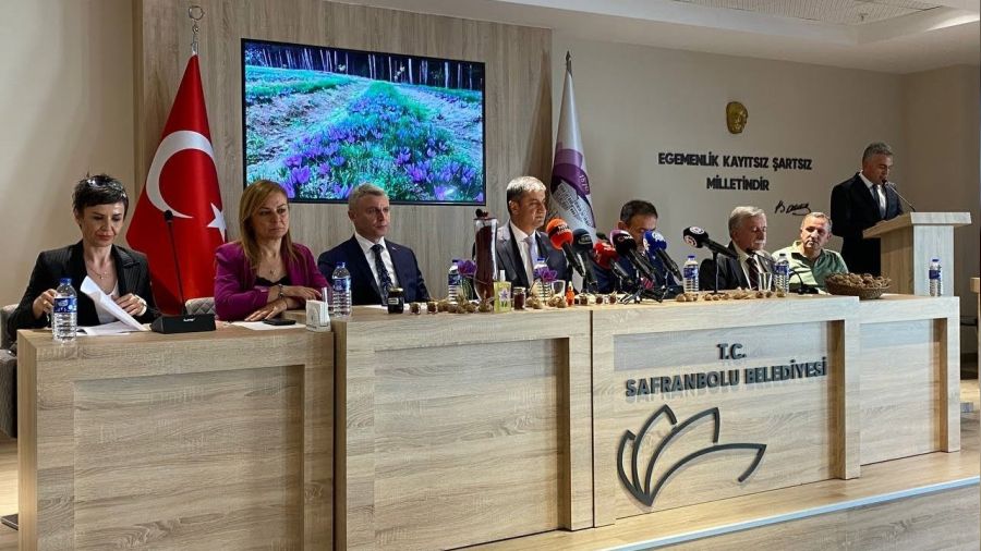 Baharatta AB'nin tescilledi�i ilk �r�n safran