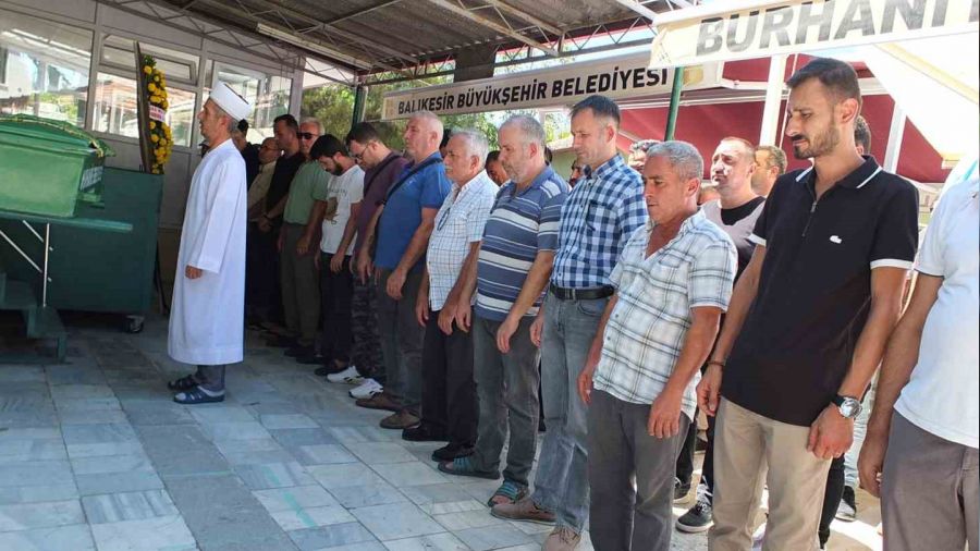 Bah�e �imlerini sularken elektri�e kap�l�p �ld�