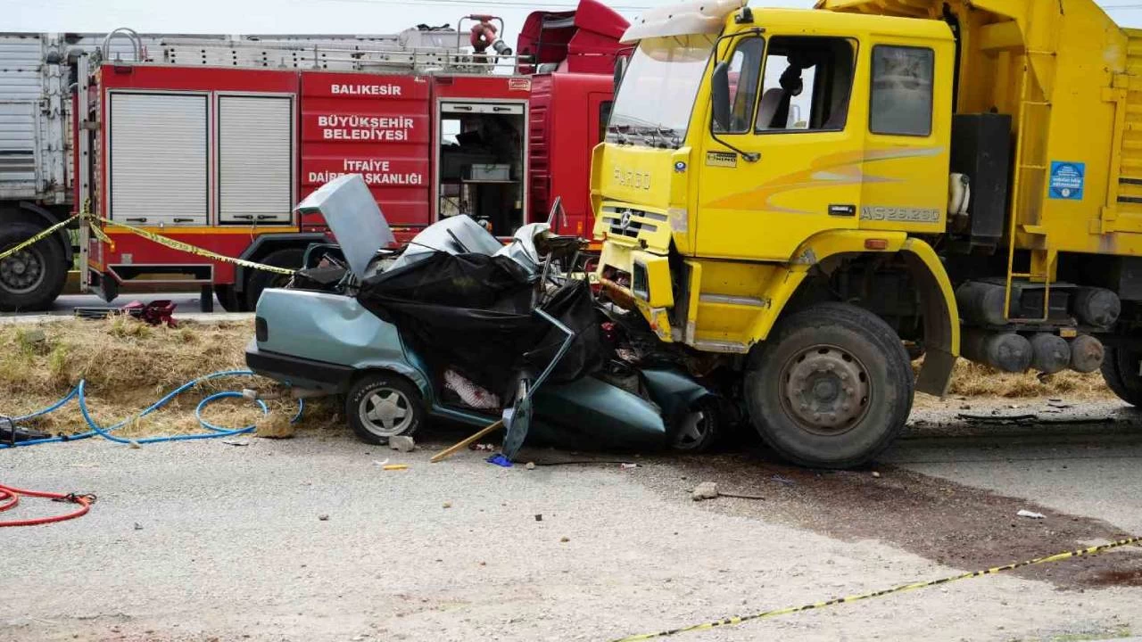 Balkesir- zmir yolunda trafik kazas: 3 l, 1 yaral
