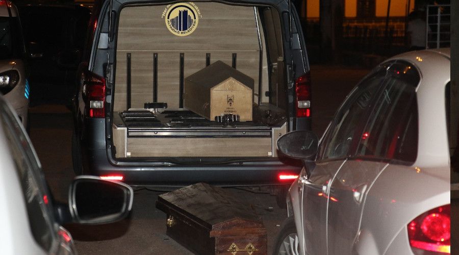 Ba��ndan vurularak �len gen� kad�n, kom�ular�n�n ihbar� �zerine bulundu