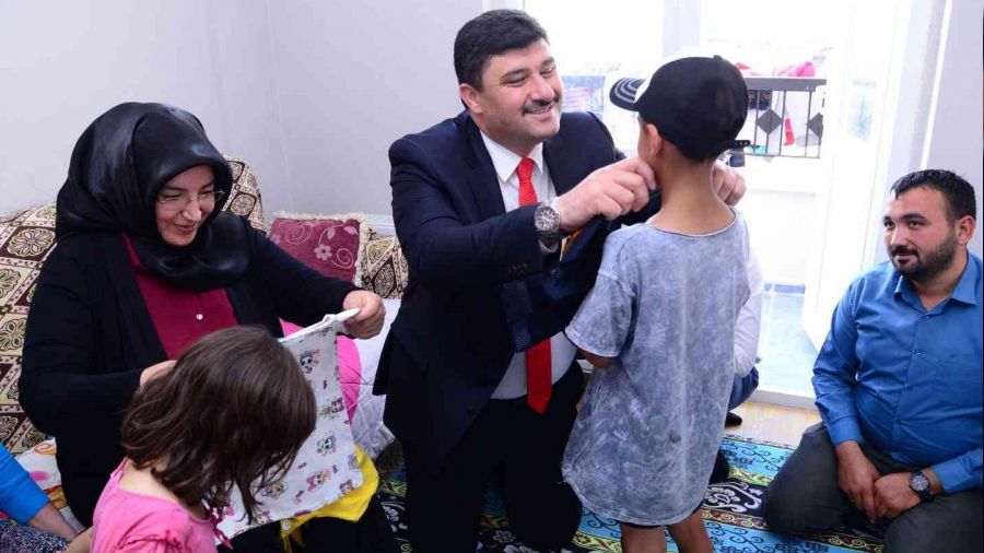 Bayram öncesinde anlamlı kampanya: 'Bir Çocuk da Sen Giydir'