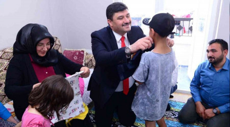 Bayram öncesinde anlamlı kampanya: 'Bir Çocuk da Sen Giydir'
