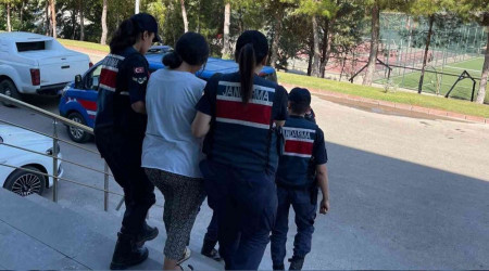 Bebeklerini pe brakan anne ve baba tutukland