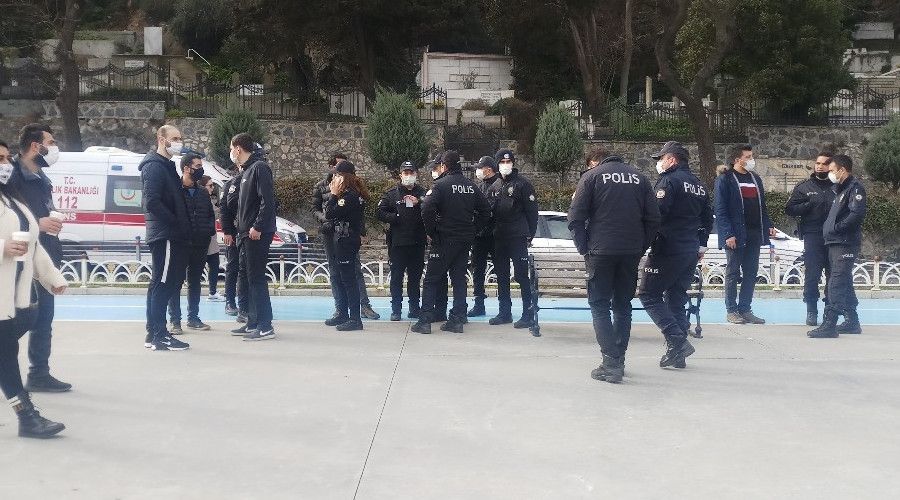 Beşiktaş'ta bir şahıs denize atlayarak intihar etti