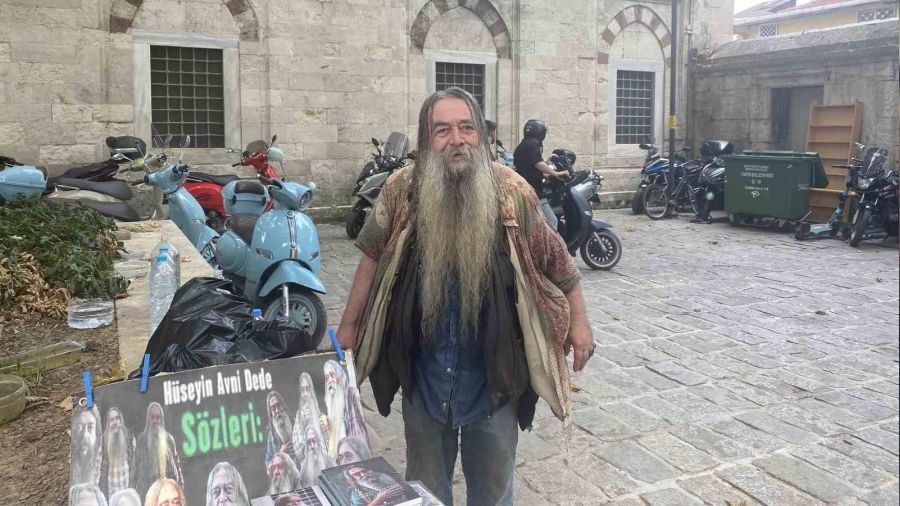 Beyazıt'ta 58 yıldır adının verildiği ağacın altında