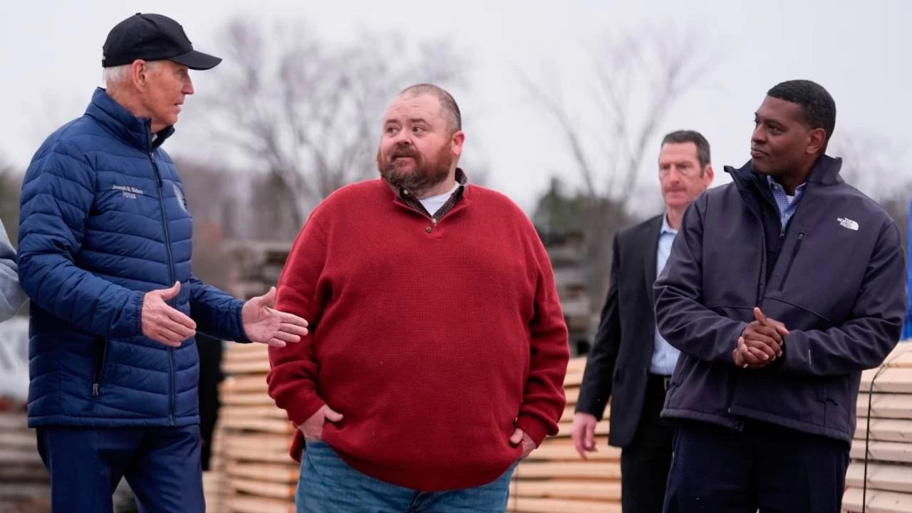 Biden'dan kimyasallardan etkilenen East Palestine b�lgesine ziyaret