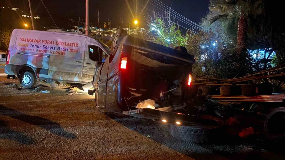 Bodrum'da trafik kazas�: 1 �l�, 2 yaral�