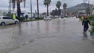 Bodrum'da yollar göle döndü