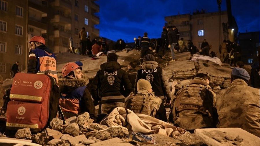 B�lge gece boyu salland�