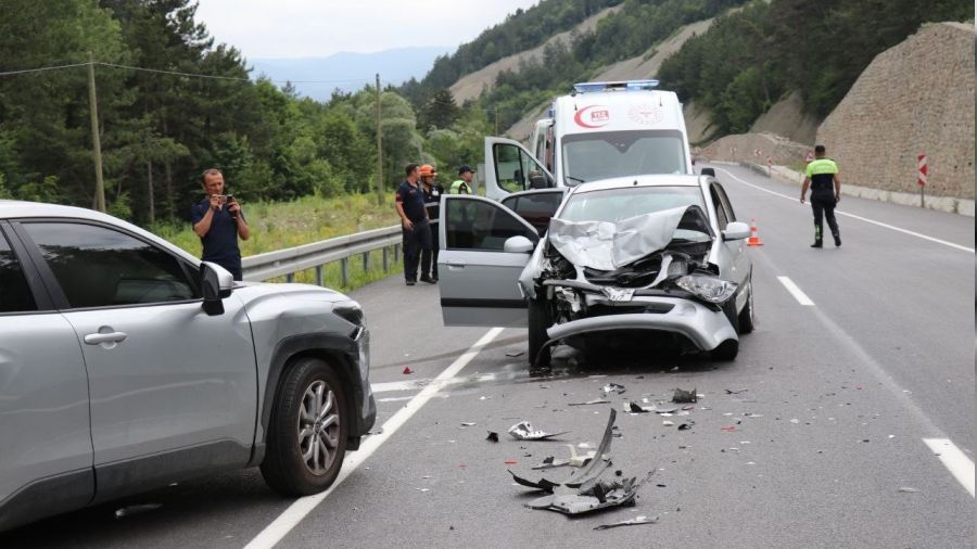 Bolu'da 'U' dönüşü kazaya sebep oldu: 3'ü çocuk 5 yaralı