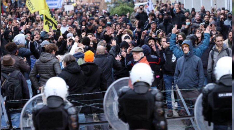Brüksel'de Kovid-19 tedbirleri protesto edildi