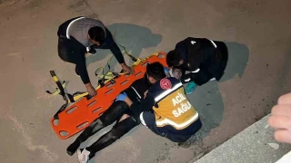 Burdur'da viraj alamayan motosikletli dereye uarak yaraland