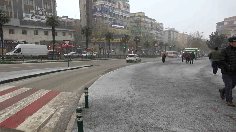 Bursa �ehir merkezi de beyazlara b�r�nd�