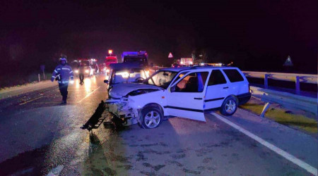 Bursa'da iki otomobil çarpıştı: 6 yaralı