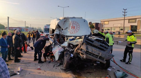Bursa'da retmenin ld, 16 rencinin yaraland feci kaza
