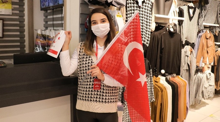 Büyükşehirden vatandaşlara Türk bayrağı