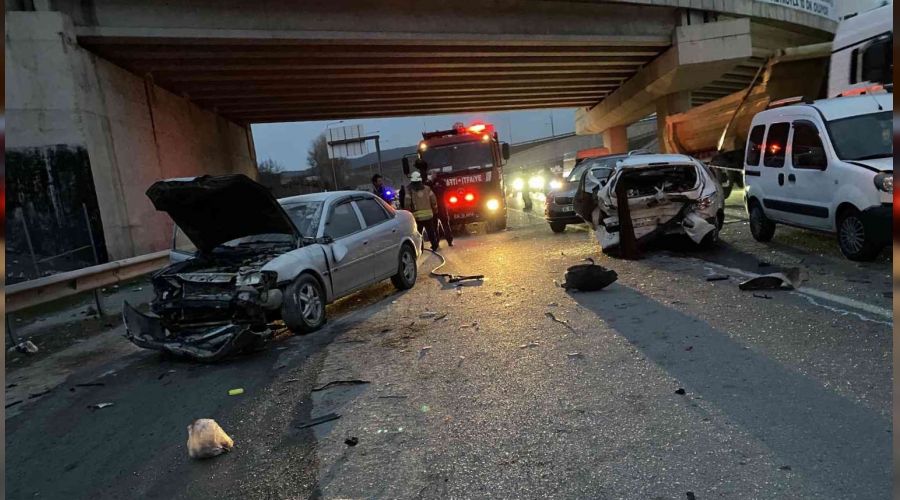 �ekmek�y'de 7 ara� birbirine girdi