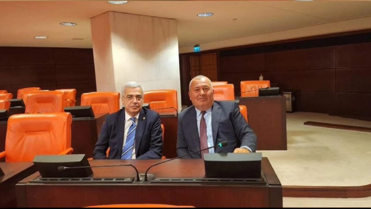 Cemal Enginyurt ve Salih Uzun Demokrat Parti�den istifa etti