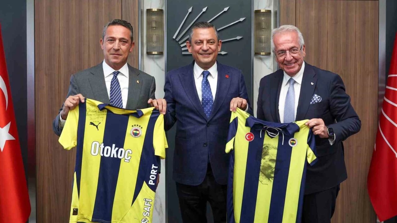 CHP Lideri Özgür Özel, Fenerbahçe Başkanı Ali Koç ile bir araya geldi