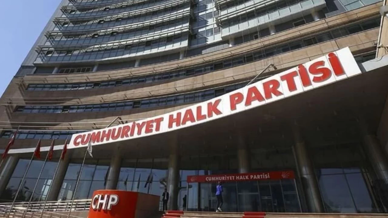 CHP'de istifa �oku
