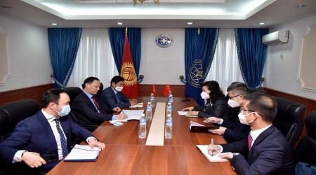 Çin'den, Kırgızistan'a bedava aşı