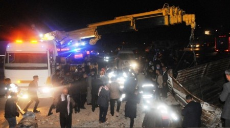 Cizre'de kömür yüklü tır şarampole devrildi: 1 ölü