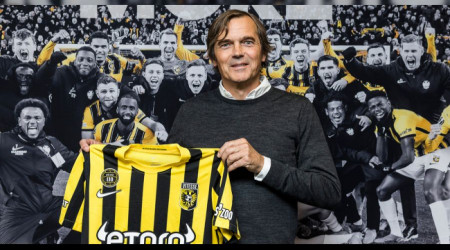Cocu, Vitesse'nin başına geçti