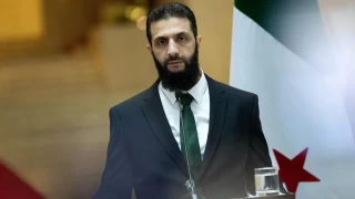 Colani, ilk madalyasını Batılı bir subaydan almış
