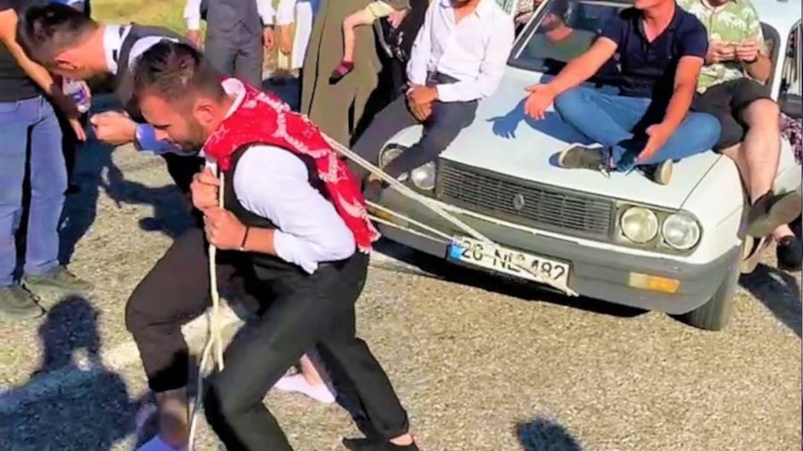 Damat ve sağdıcına eziyet olsun diye 1 tonluk aracı çektirdiler