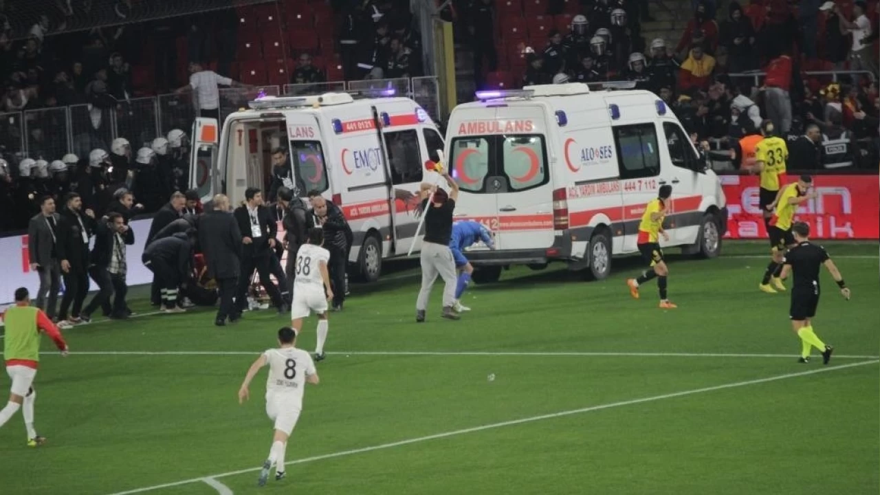 İzmir'deki olaylı derbide fişekçiye 15 yıl hapis