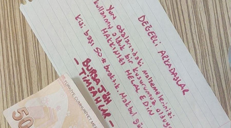 Depremden sonra evlerine giden öğrenciler döndüklerinde bu manzara ile karşılaştılar