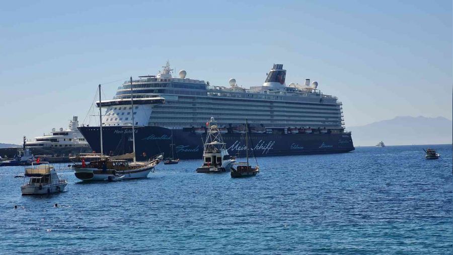 Dev gemi, Bodrum'a 2 bin 119 yolcu getirdi