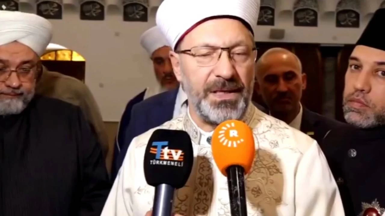 Diyanet İşleri Başkanı Ali Erbaş, Arapça soruyu Türkçeye çevirtti