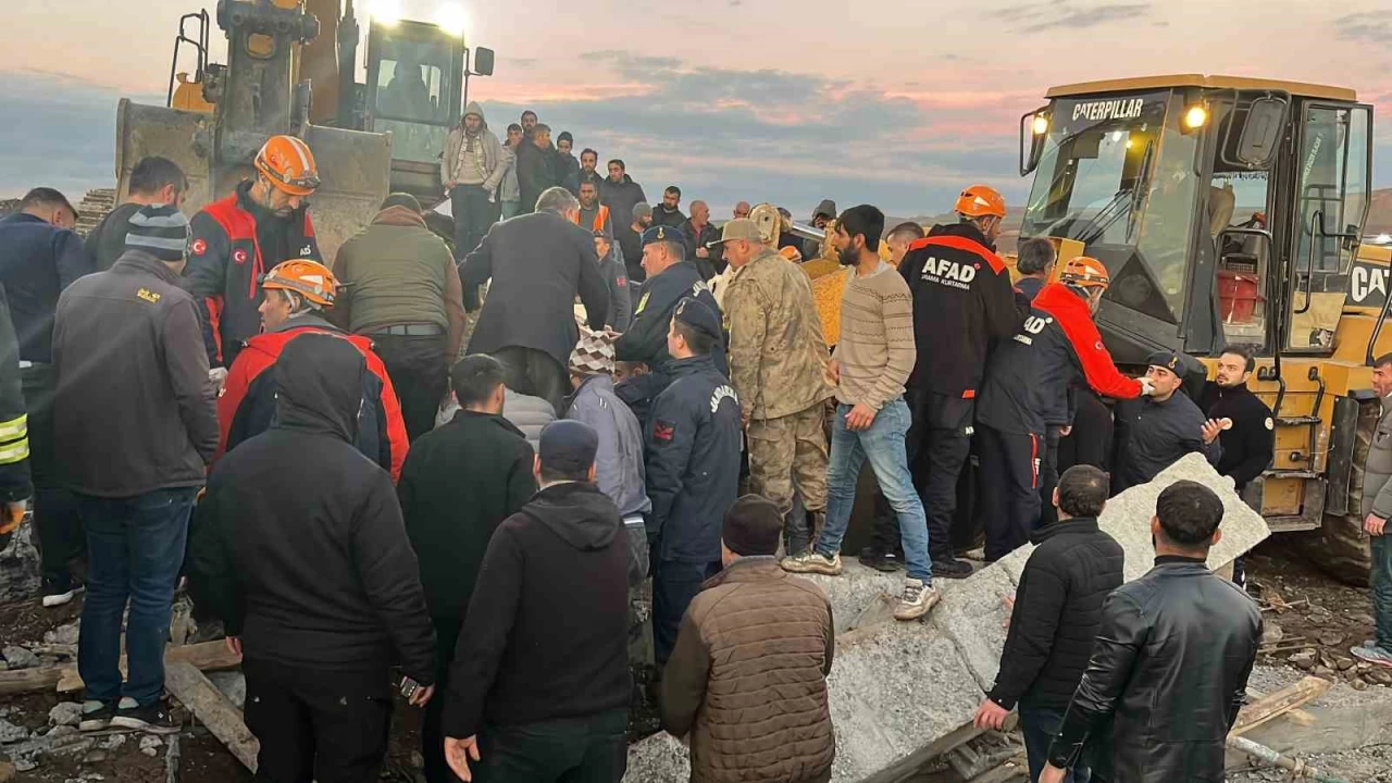 Diyarbak�r'da kum oca��nda g���k: 1 �l�, 1 yaral�