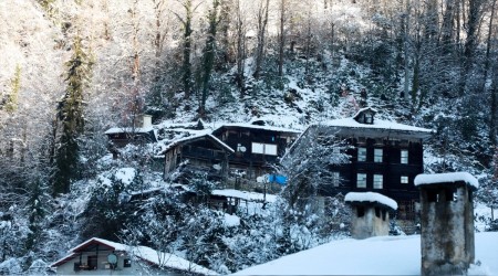 Doğu Karadeniz'de 112 köy yolu ulaşıma kapandı