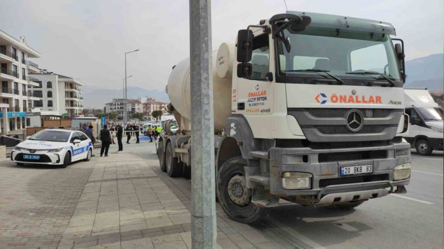 Do�um g�n�nde beton mikserinin alt�nda can verdi