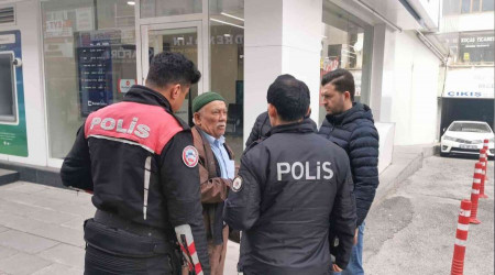 'Dolandırıcılardan kurtaracağız' deyip yaşlı adamı dolandırdılar