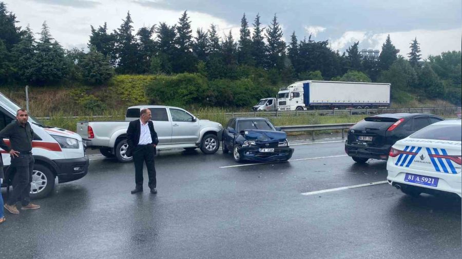 Düzce TEM'de 14 araç birbirine girdi