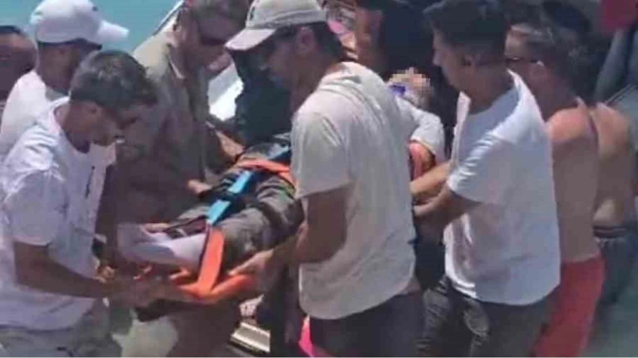 Eğitim alan kadın pilot denize düştü