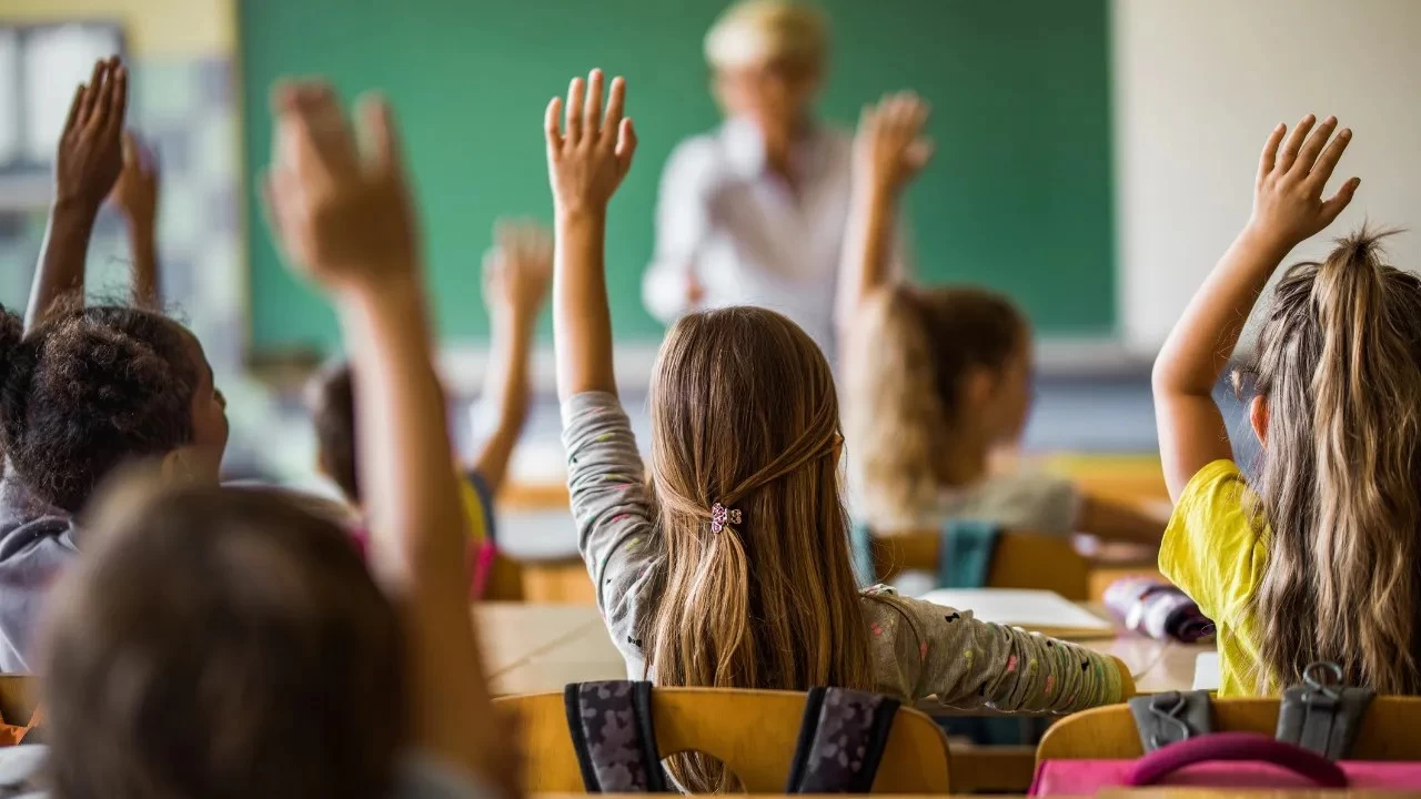 Eğitim-İş, yeni müfredat taslağının geri çekilmesi için imza kampanyası başlattı