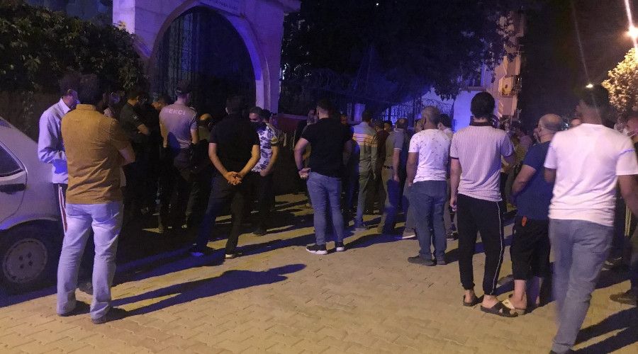 Elaz��'da cami avlusunda erkek cesedi bulundu