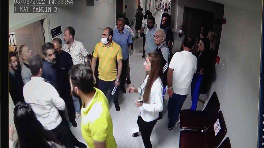 Elaz��'da doktora silah �ekildi darp edildi