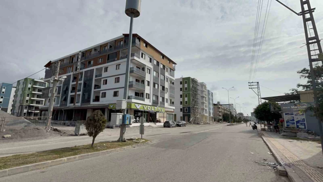 Elektrik teli havai fiek gibi patlad