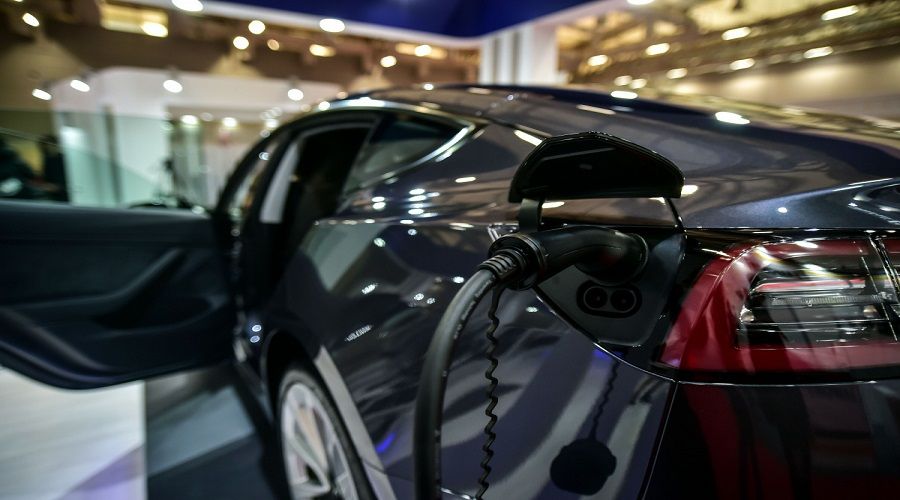 Elektrikli otomobillerin �n� a��k!