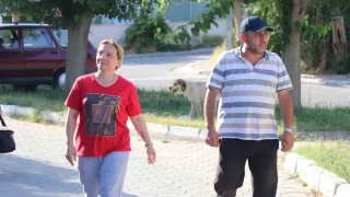 Eline fotoğrafı alan gelin sokak sokak kayıp kaynanasını arıyor