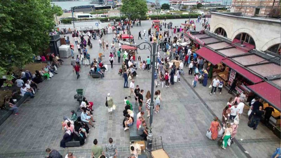 Emin�n�'nde bayram hareketlili�i