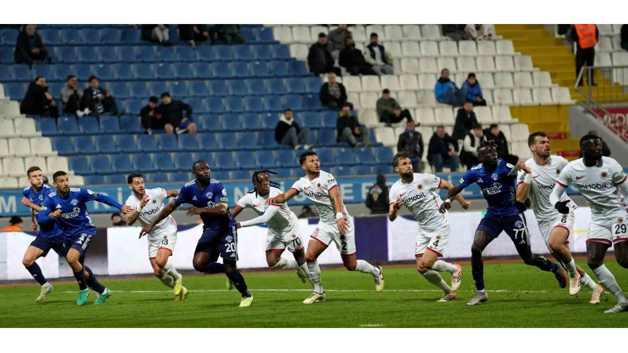 Emre Belözoğlu yönetimindeki Kasımpaşa Gençlerbirliği ile 0-0 berabere kaldı