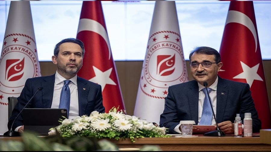 Enerji ve Tabii Kaynaklar Bakanl'nda devir teslim treni
